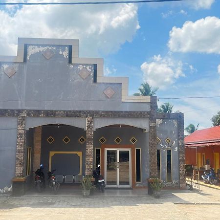 Oyo 93119 Guest House Leo Patra Muara Badak Bagian luar foto