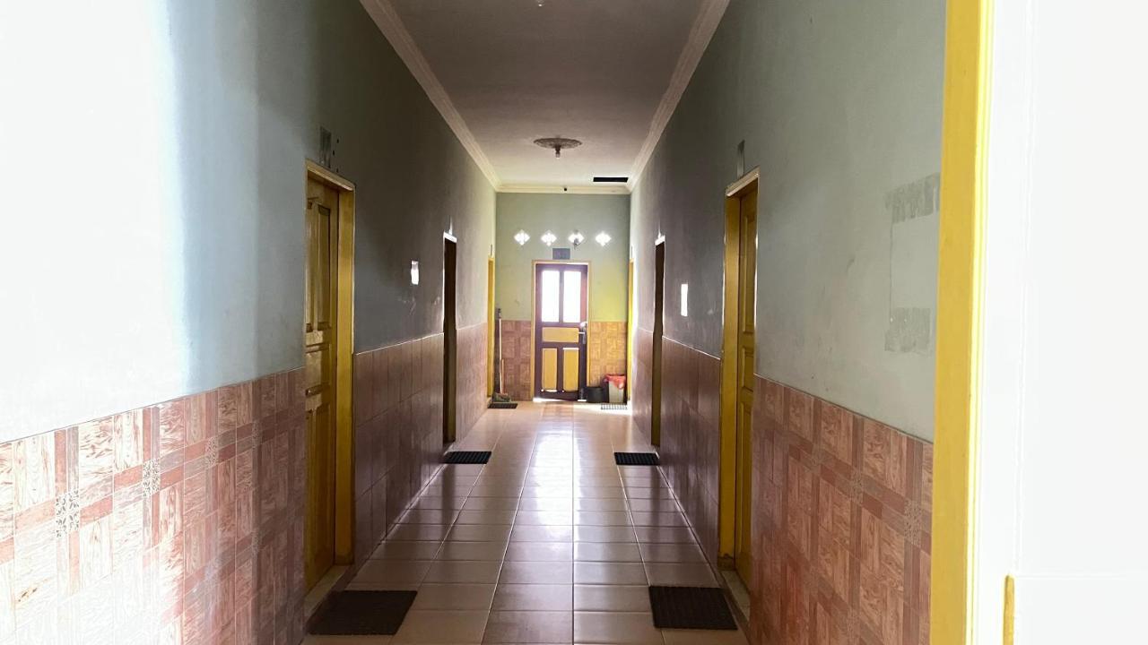 Oyo 93119 Guest House Leo Patra Muara Badak Bagian luar foto