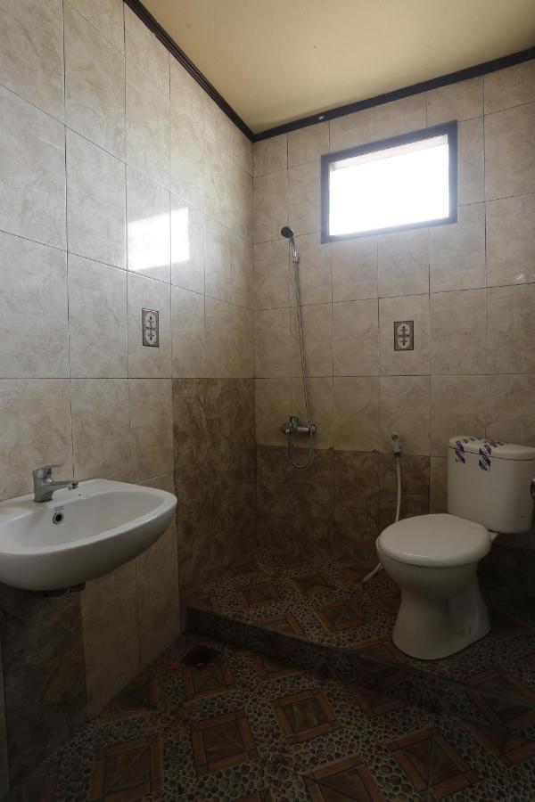 Oyo 93119 Guest House Leo Patra Muara Badak Bagian luar foto