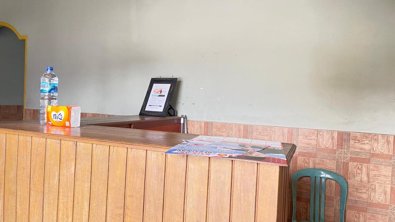 Oyo 93119 Guest House Leo Patra Muara Badak Bagian luar foto