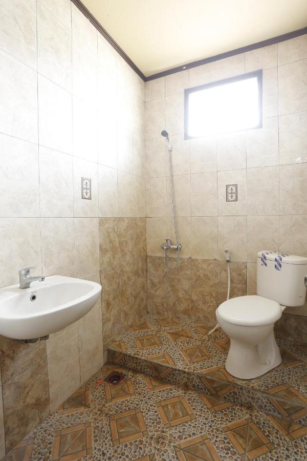 Oyo 93119 Guest House Leo Patra Muara Badak Bagian luar foto