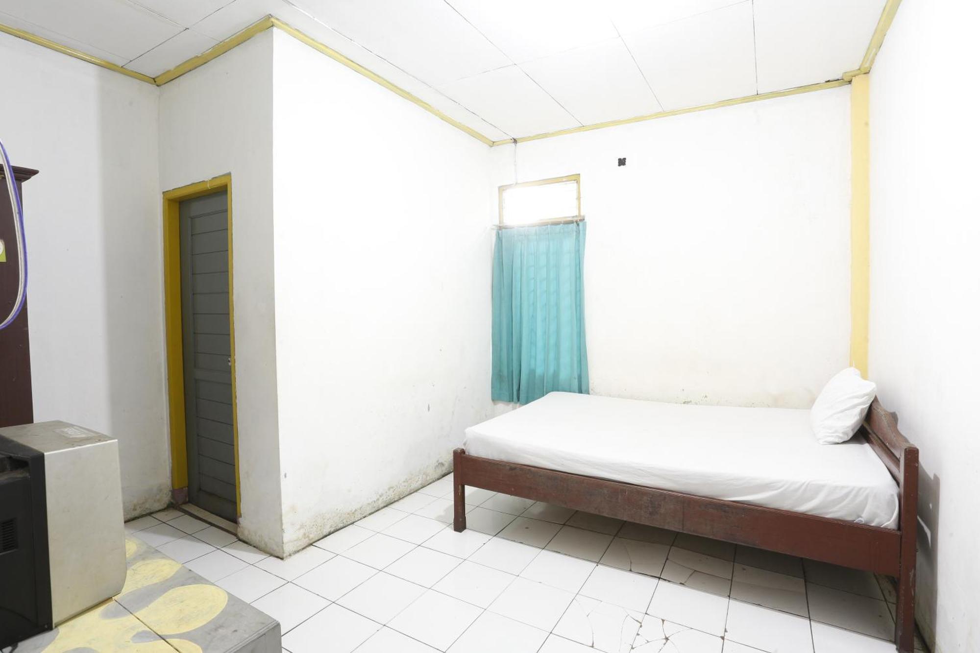 Oyo 93119 Guest House Leo Patra Muara Badak Bagian luar foto