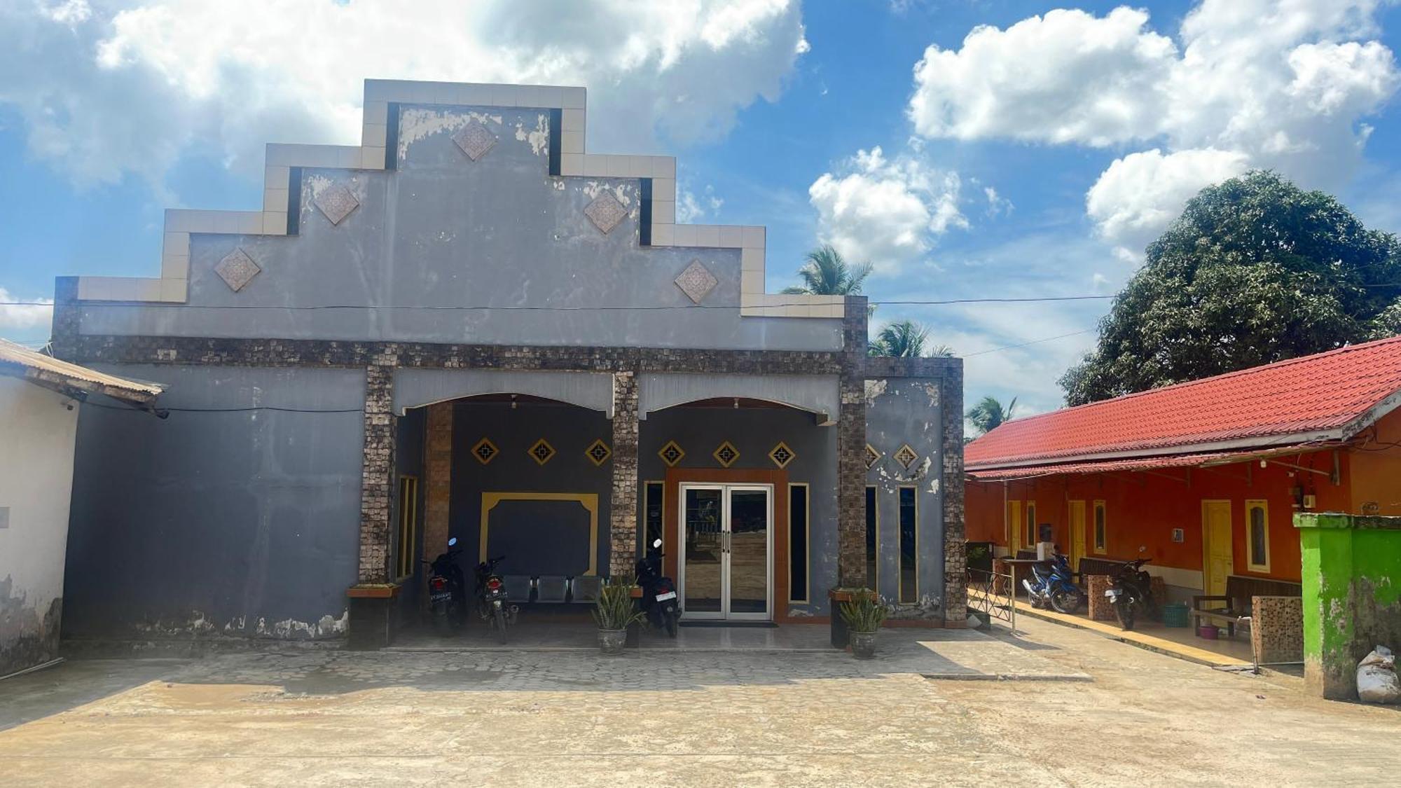 Oyo 93119 Guest House Leo Patra Muara Badak Bagian luar foto