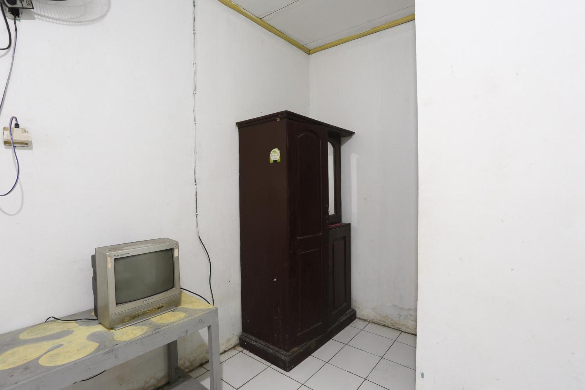 Oyo 93119 Guest House Leo Patra Muara Badak Bagian luar foto