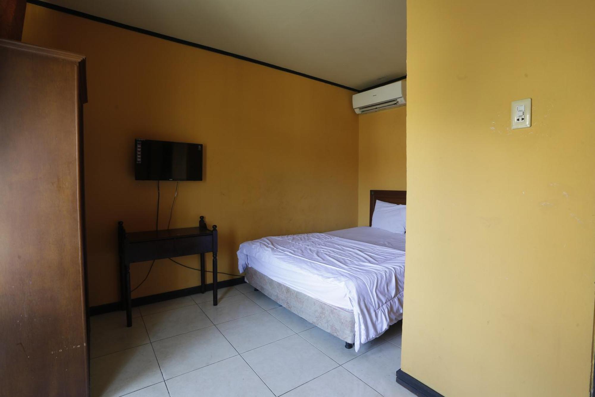 Oyo 93119 Guest House Leo Patra Muara Badak Bagian luar foto
