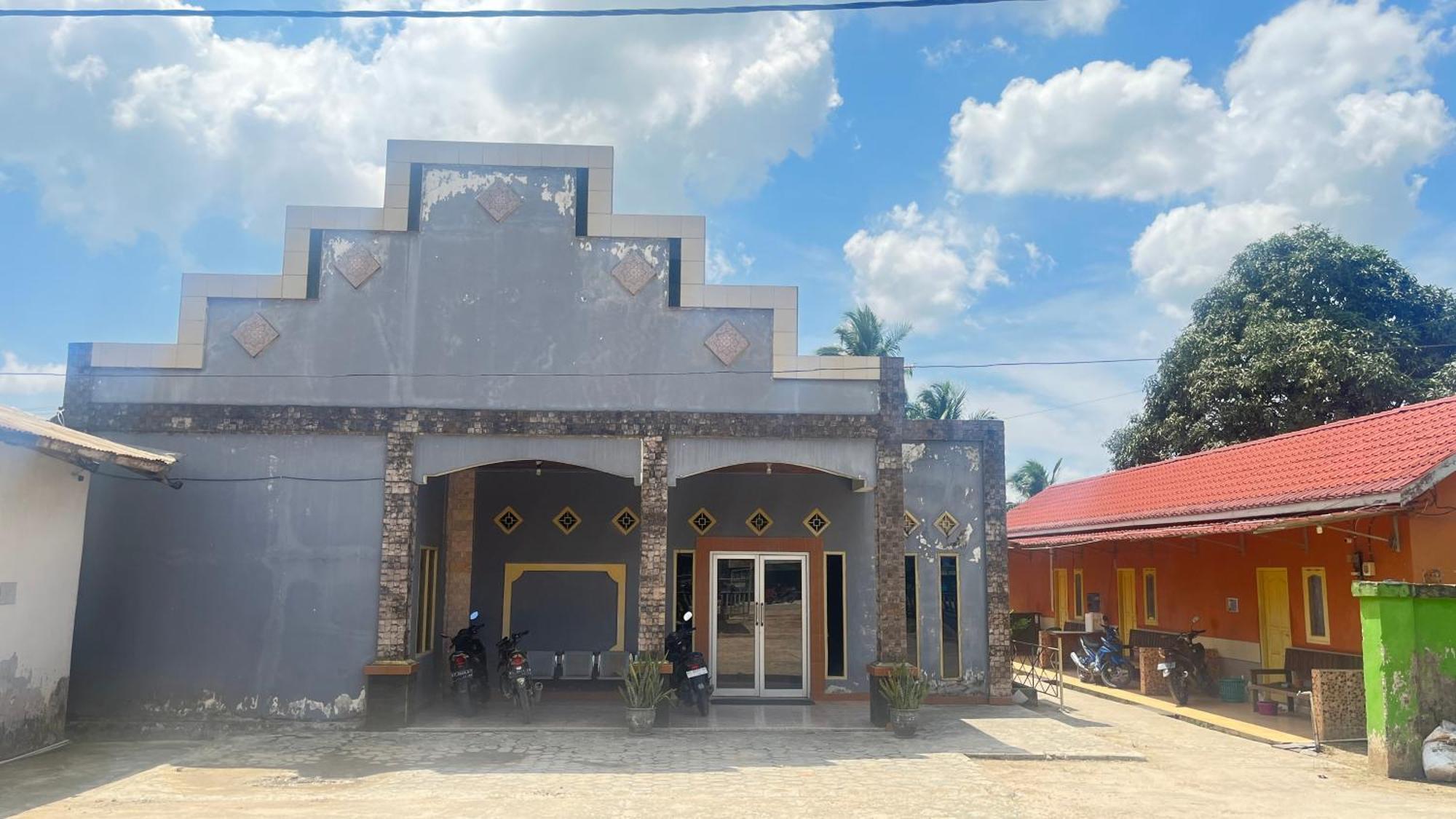 Oyo 93119 Guest House Leo Patra Muara Badak Bagian luar foto