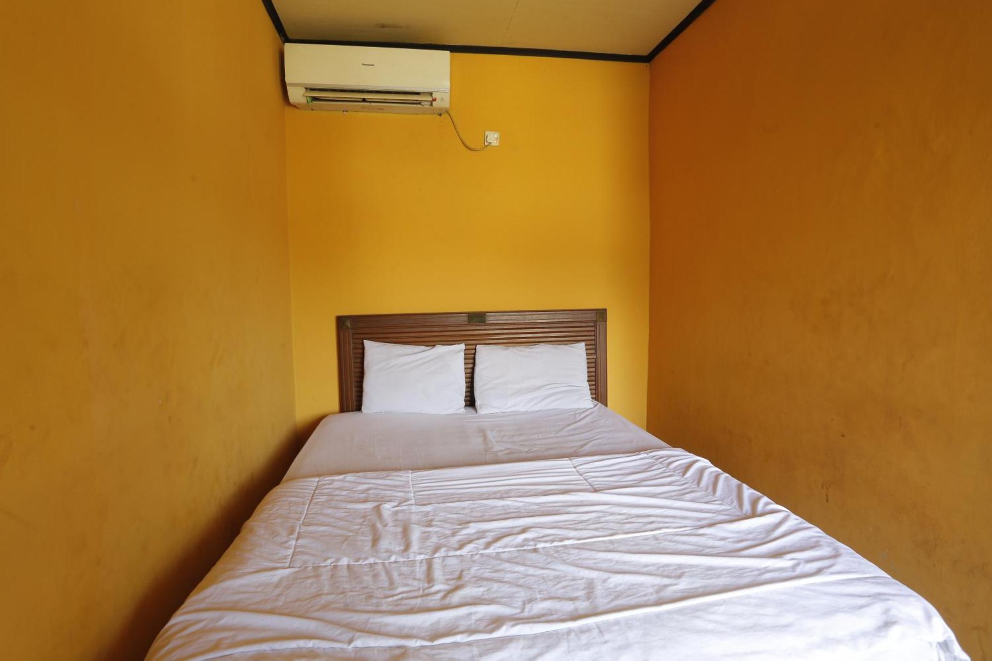 Oyo 93119 Guest House Leo Patra Muara Badak Bagian luar foto